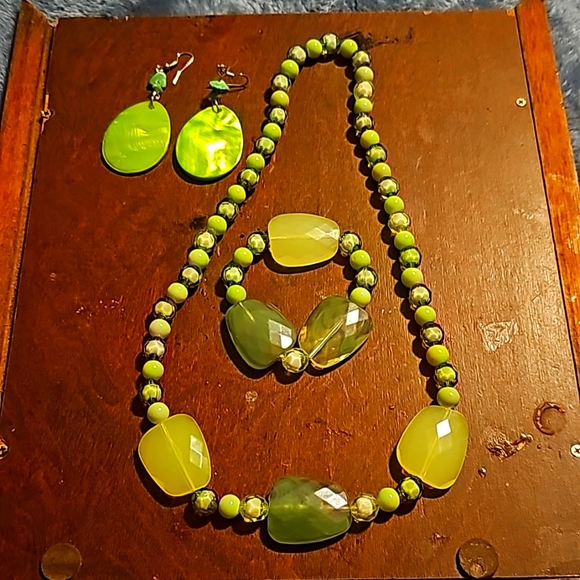 3pc Designer Jewel Set, Necklace, Bracelet, Earrings, Glass/Stone/Plastic Beads - Picture 1 of 8
